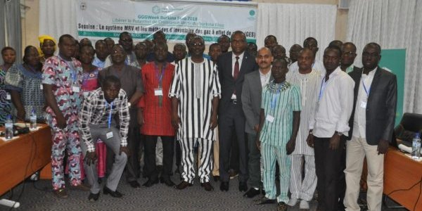 Le Global Green Growth Institute (GGGI GGGI Global Green Growth Institute (Institut mondial pour la croissance verte) ) et le gouvernement du Burkina Faso ont organisé la Semaine mondiale de la croissance verte (GGGWeek2018) du 2 au 4 octobre à Ouagadougou, Burkina Faso. La troisième session, qui s'est déroulée du 3 au 4 octobre, portait sur le MRV MRV Mesurage, notification et vérification et l'inventaire des GES GES Gaz à effet de serre . Session sur le MRV et l'inventaire des GES